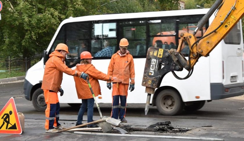 В Калуге водопроводные колодцы переносят с дорог на зеленые зоны