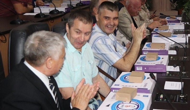 В Калуге инвалидам войны подарили ноутбуки