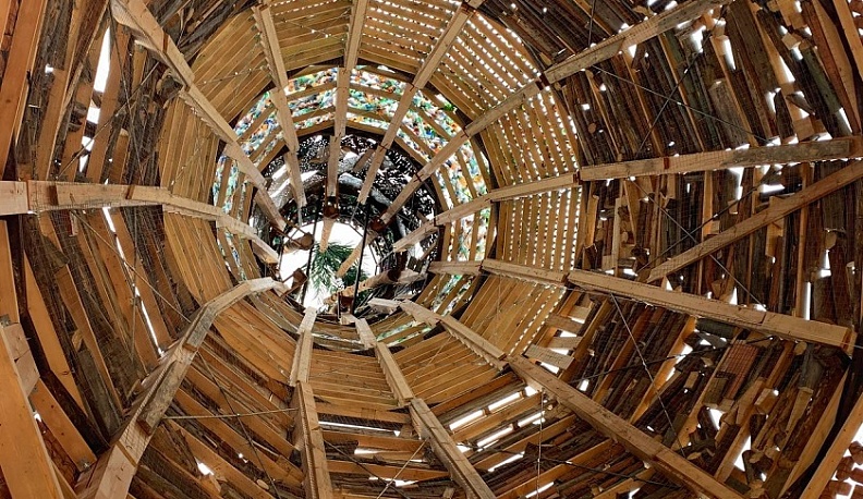 В Никола-Ленивце появился 29-метровый мавзолей