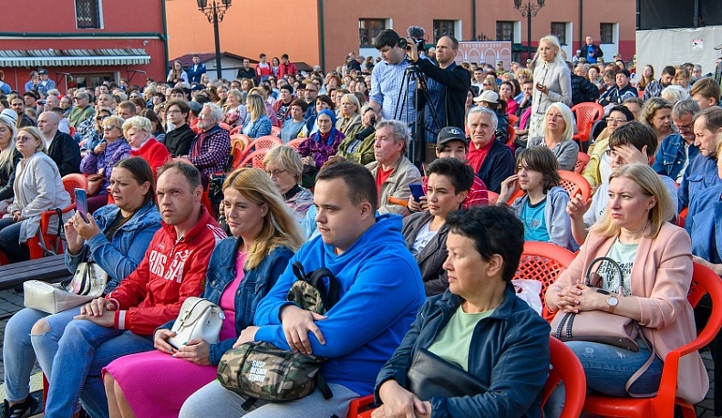 Игорь Угольников представил калужанам фильм «Учёности плоды»