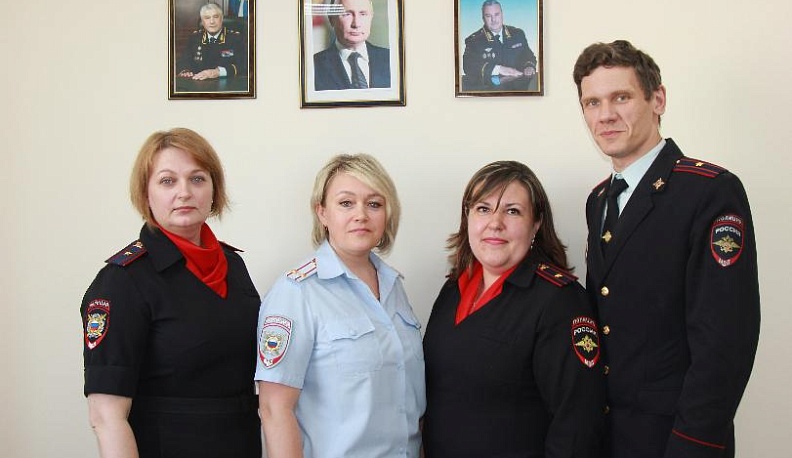 Сотрудники областного аппарата ПДН слева направо: Юлия Салтыкова, Людмила Симкина, Наталья Потапова и Вячеслав Ахрименко.
