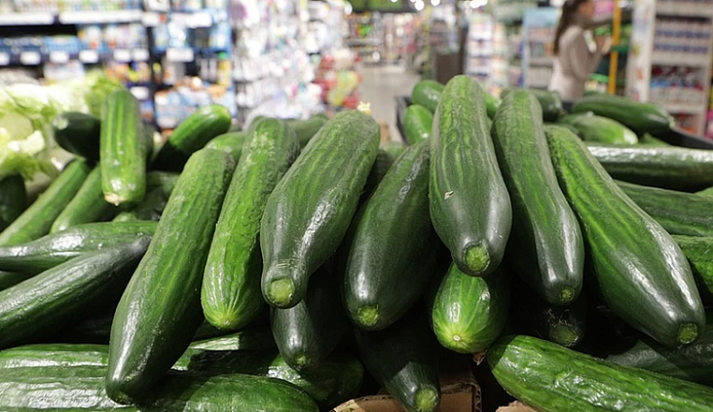 В калужских магазинах продолжают подниматься цены на огурцы