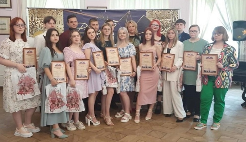 В Дзержинском районе состоялось чествование медалистов и одарённых детей