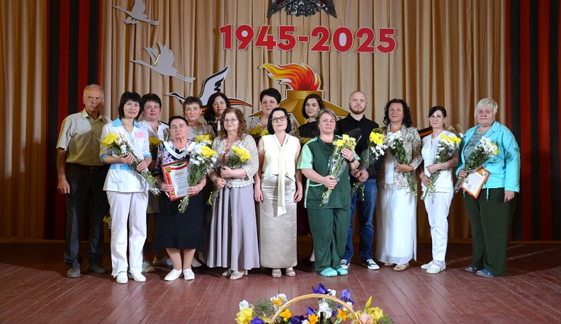 Коллектив Калужского дома-интерната для престарелых и инвалидов поздравили с Днем социального работника