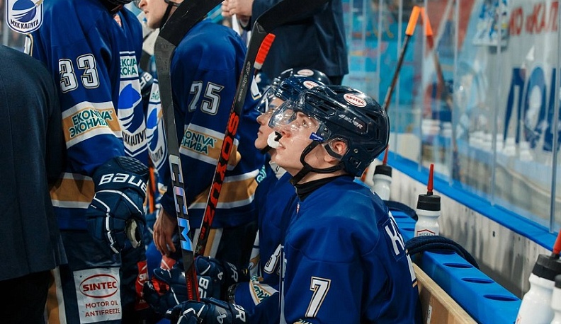 Калужские хоккеисты проведут четыре матча на домашней арене