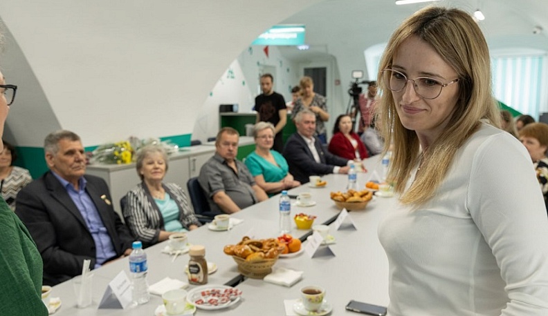 В центре «Содействие» обновилась областная Доска почёта приемных родителей