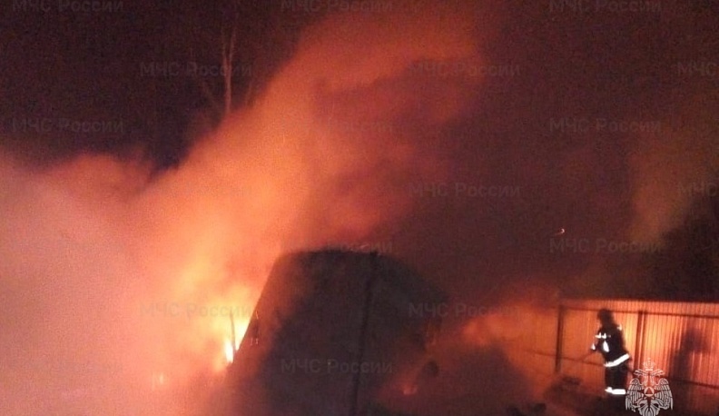 Во время пожара хозяйственных построек в Калужской области никто не пострадал