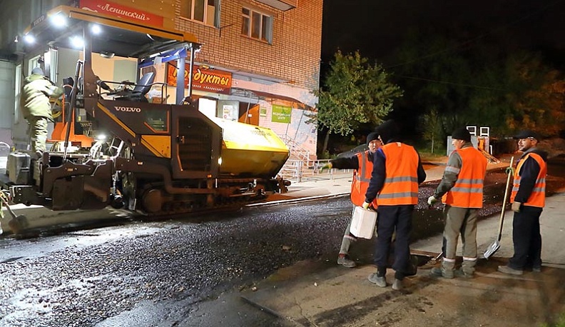 В Калуге продолжают асфальтировать межквартальные проезды
