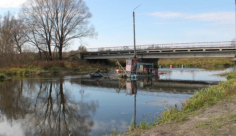 Расчистка русла реки Жиздры 
