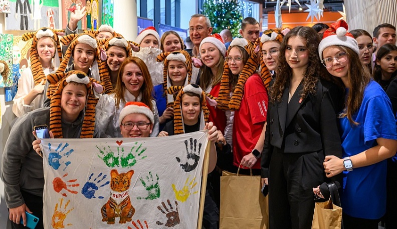 Владислав Шапша принял участие в старте регионального этапа Всероссийской акции «Ёлка желаний-2025»