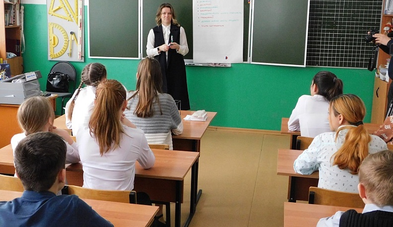 Школьники из Полотняного завода рассказали Ольге Коробовой каким должен быть учитель