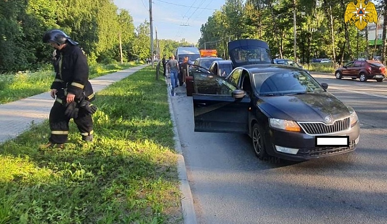 В Калуге на Московской столкнулись три иномарки