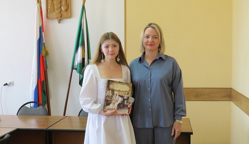 Кировские медалисты получили заслуженные награды