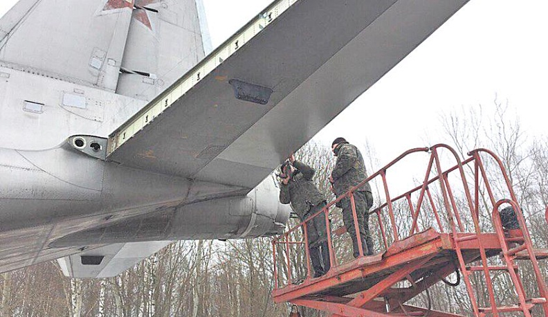 Легендарный АН-12 поставят на постамент