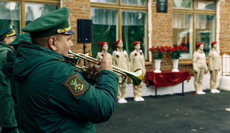 В Сосенском открыли мемориальную доску в честь Героя России Владимира Игнатова