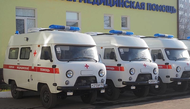 Губернатор вручил медикам ключи от 10 новых карет скорой помощи