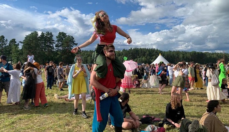 В Калужской области участники «Бессонницы» устроили костюмированный карнавал