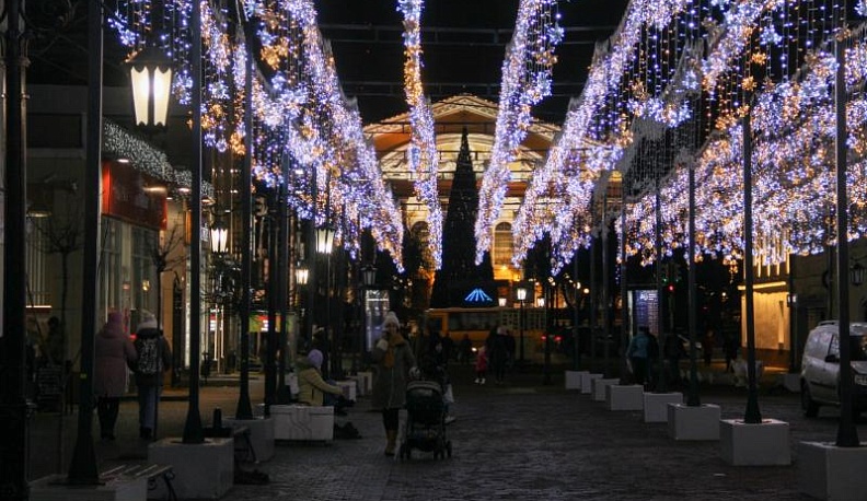 Улицы Калуги к Новому году украсят 700 светодиодных консолей