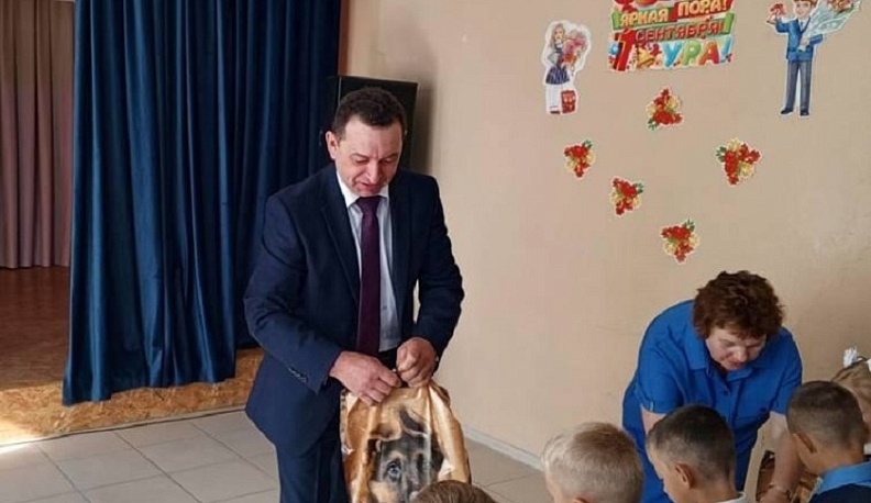 Участник СВО из Мещовского района поздравил с началом учебного года родную школу