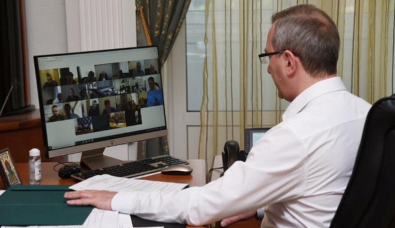 Владислав Шапша: «Необходимо немедленно привлекать к ответственности организации, которые не соблюдают требования Роспотребнадзора по соблюдению масочного режима»