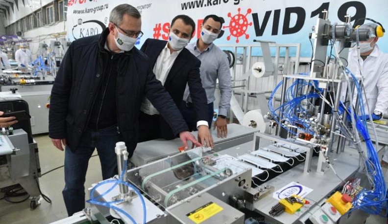 Медицинским и социальным учреждениям Калужской области ООО «КАРО» передало в дар полмиллиона масок и 1100 защитных костюмов