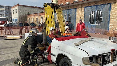 В Калужской области прошли соревнования на звание лучшей команды МЧС в ликвидации ДТП