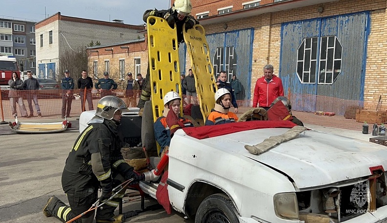 В Калужской области прошли соревнования на звание лучшей команды МЧС в ликвидации ДТП