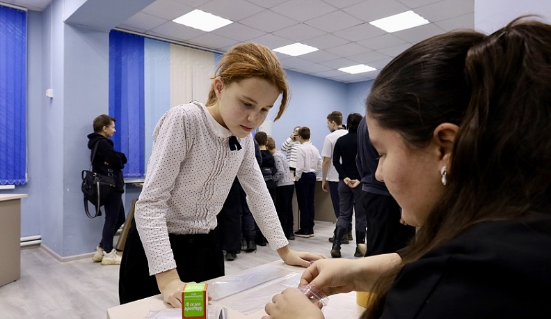 Калужские школьники написали письма и собрали аптечки для участников СВО