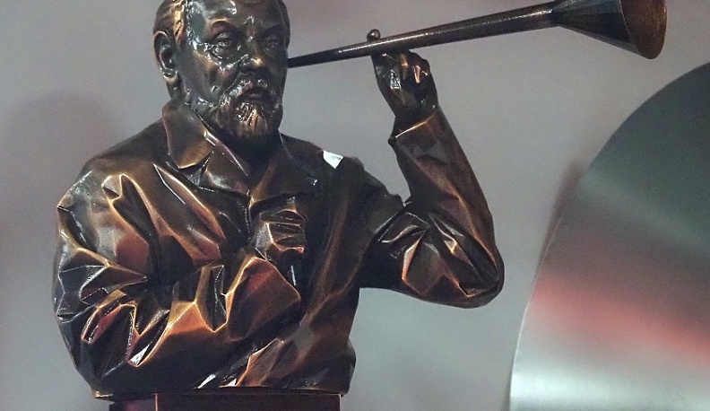 Победителям кинофестиваля в Калуге вручат Циолковского, Королёва и фото Гагарина на куске ракеты