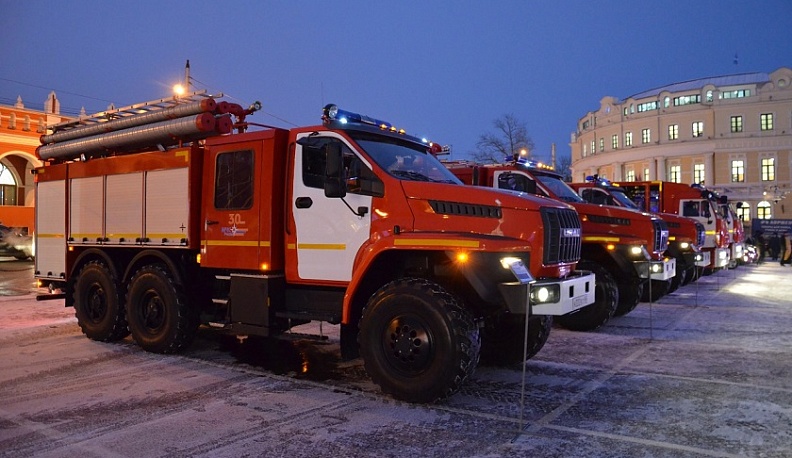 Спасателям Калуги подарили ключи от новой техники