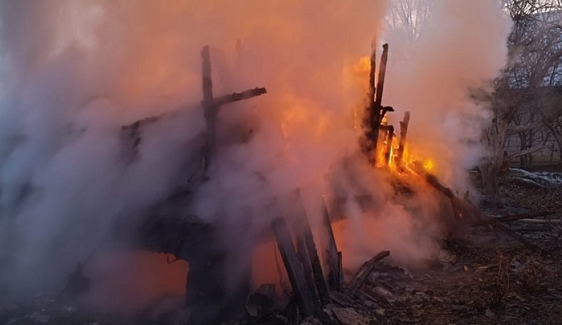 В Калужской области дотла сгорел летний домик