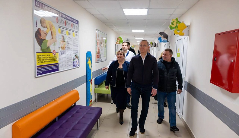 Владислав Шапша посетил обновленную детскую поликлинику Ферзиковского округа