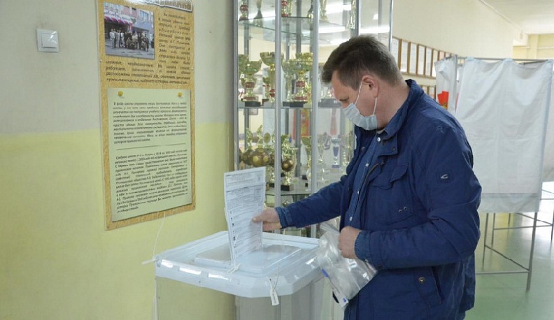 Геннадий Новосельцев проголосовал сам и призвал калужан прийти на выборы