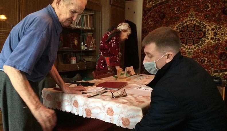 Андрей Акулин оказал помощь ветеранам войны и труженикам тыла