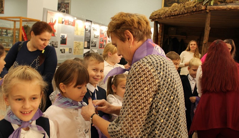 Более 60 людиновских школьников посвятили в «Орлята России»