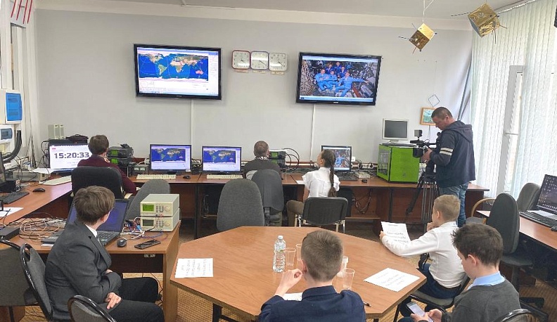 Калужские школьники вышли на связь с экипажем МКС на орбите