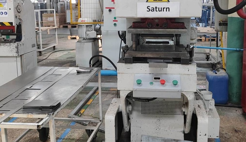 На калужском предприятии рука работницы попала под пресс