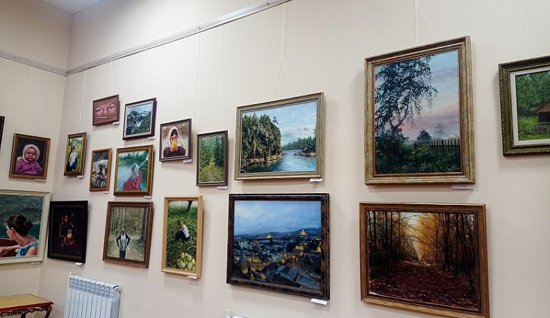 Более 60 работ представил людиновцам художник из Брянска Александр Конов