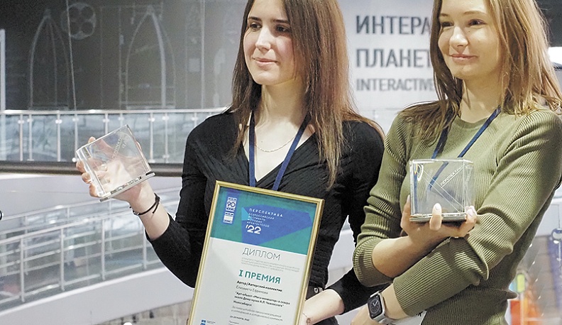 Елизавета Ефремова и Анастасия Мина.