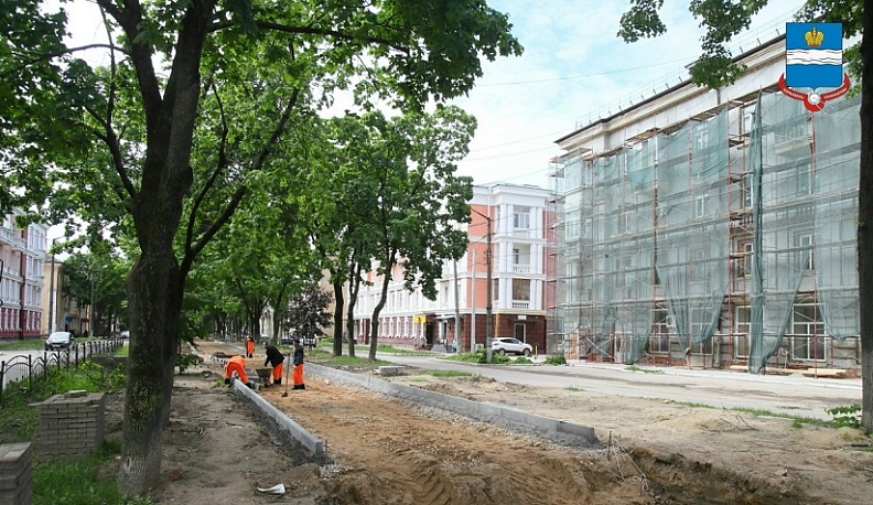 В Калуге на улице Чичерина начали масштабную реконструкцию 920-метрового бульвара