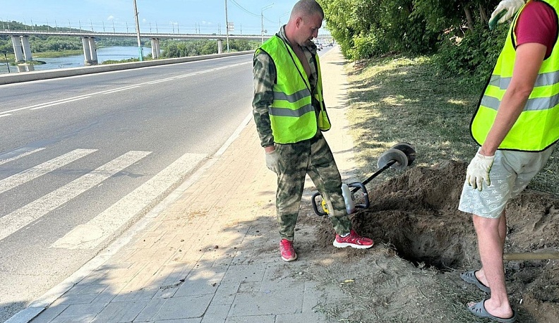 На улице Набережной в Калуге устанавливают новые светофоры