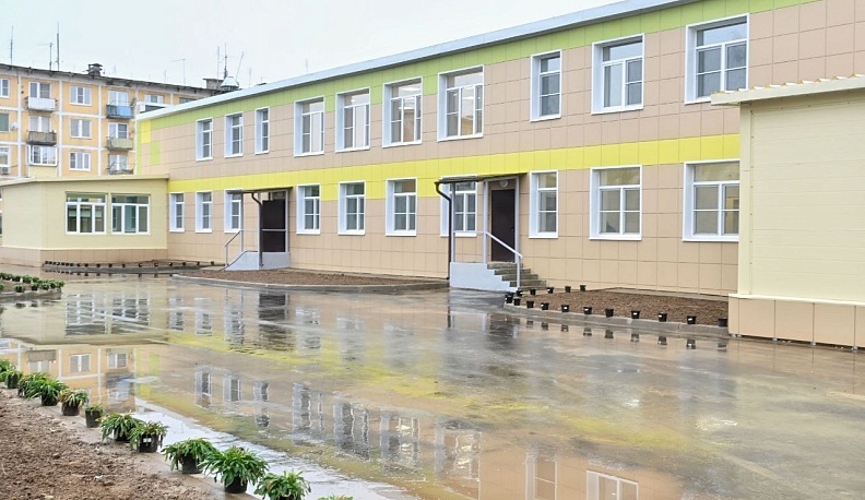 Владислав Шапша посетил будущий детский сад в военном городке под Боровском