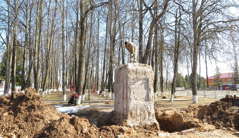В Спас-Деменске приступили к реконструкции Аллеи Героев