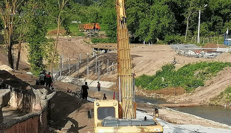 В Козельске ведутся работы по обустройству территории вдоль реки Другуска