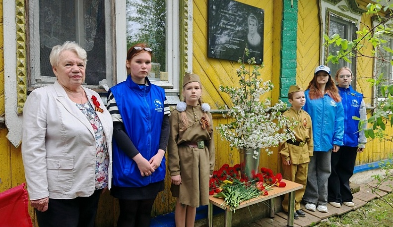 В Дзержинском округе открыли мемориальную доску самому юному калужскому герою Советского Союза 