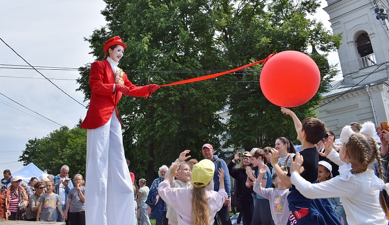 В Тарусе прошёл XV юбилейный фестиваль «Петухи и гуси в городе Тарусе»