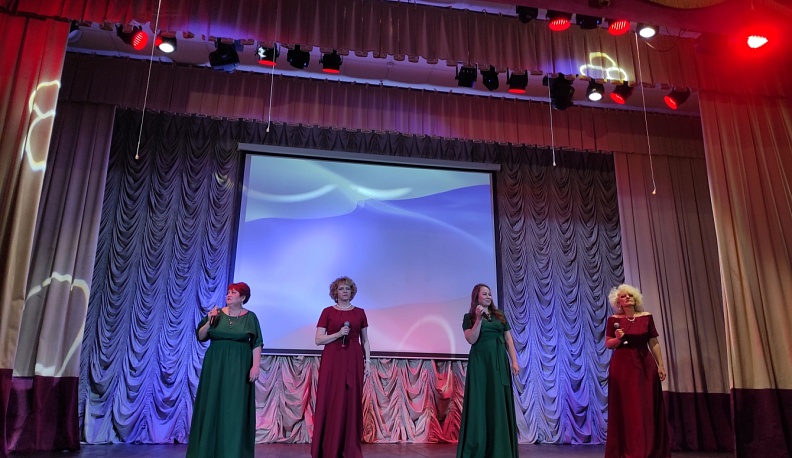 В Износках на День защитника Отечества прошёл патриотический концерт