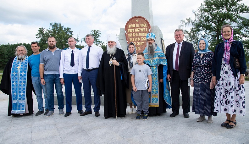 В Калужской области открыли памятник «Слава Богу!»