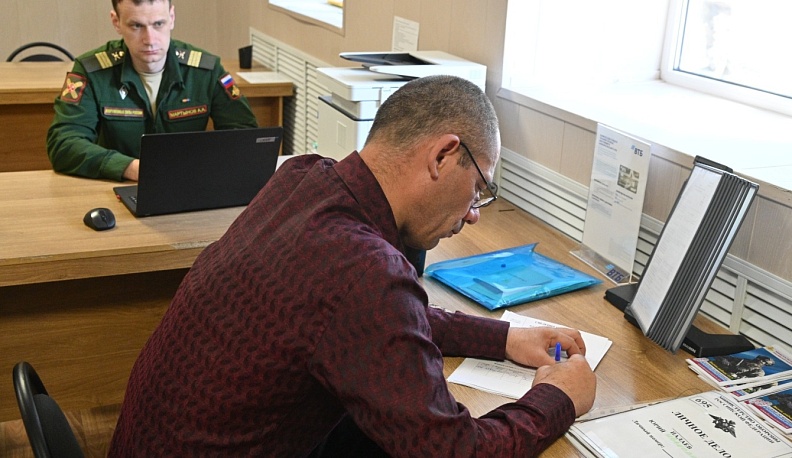 Украинец из Сухиничей Евгений Кулик подал заявку на службу по контракту