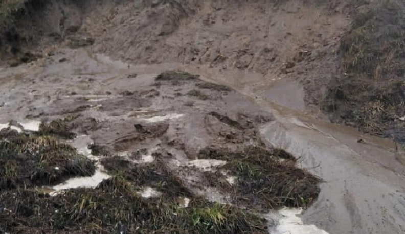 В Калуге у реки Киевка обвалился грунт